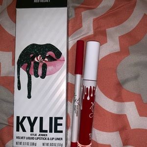 Kylie Jenner Red Velvet Lip Kit 💄